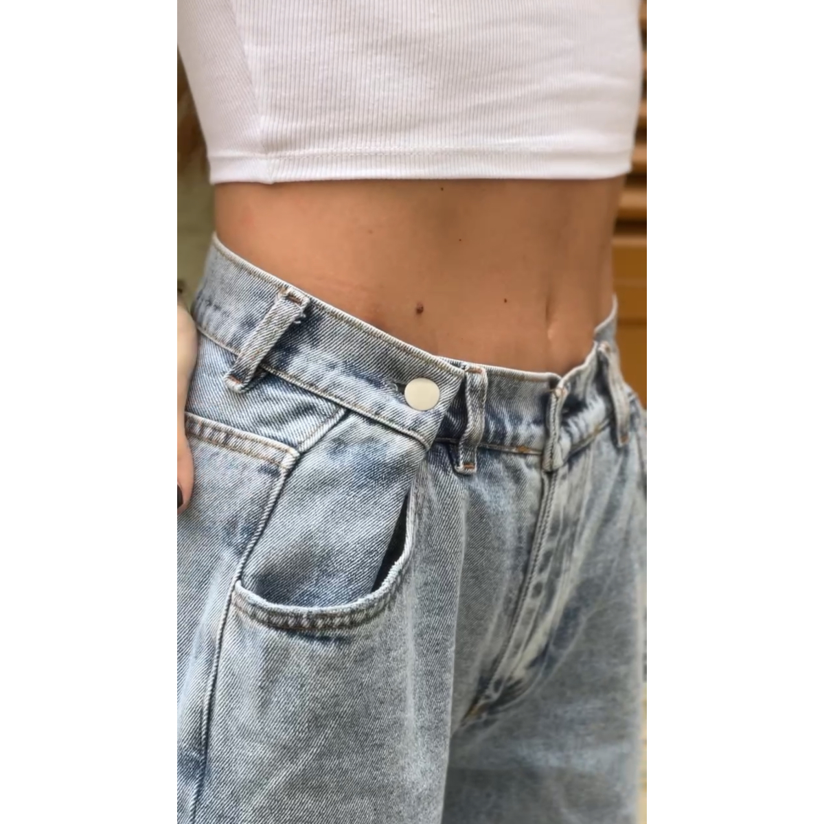 BUTTON ADJUSTABLE WAIST LIGHT BLUE JEANS